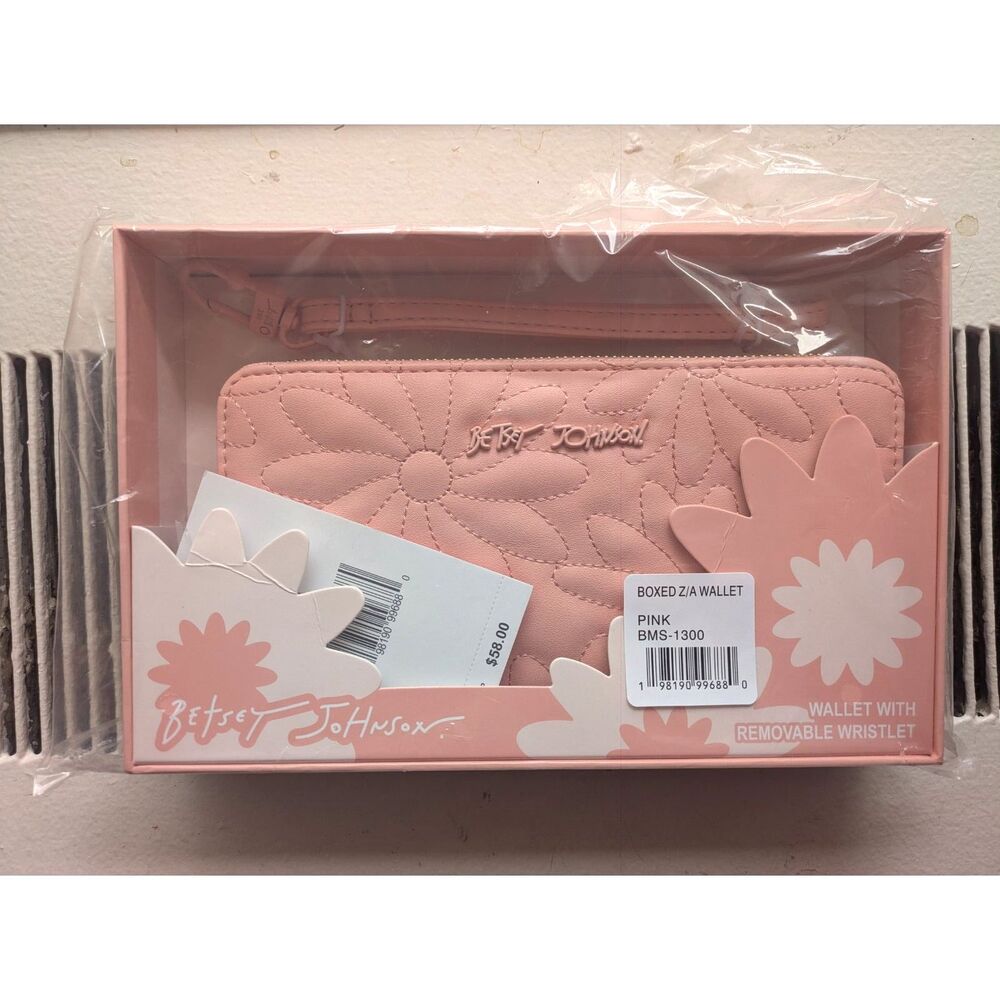 NIB Betsey Johnson Pink Floral Quilted Wallet w/ Removeable Wristlet Strap - Picture 6 of 6